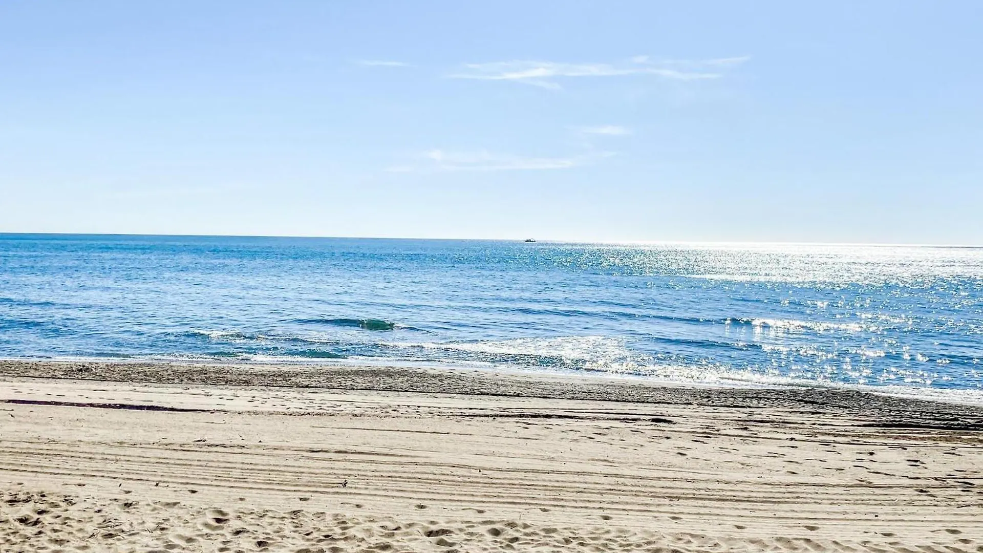 Beachside Apartment In Torremolinos 0*,
