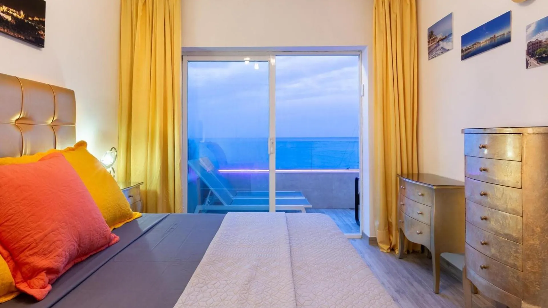 Beachside Apartment In Torremolinos 0*,