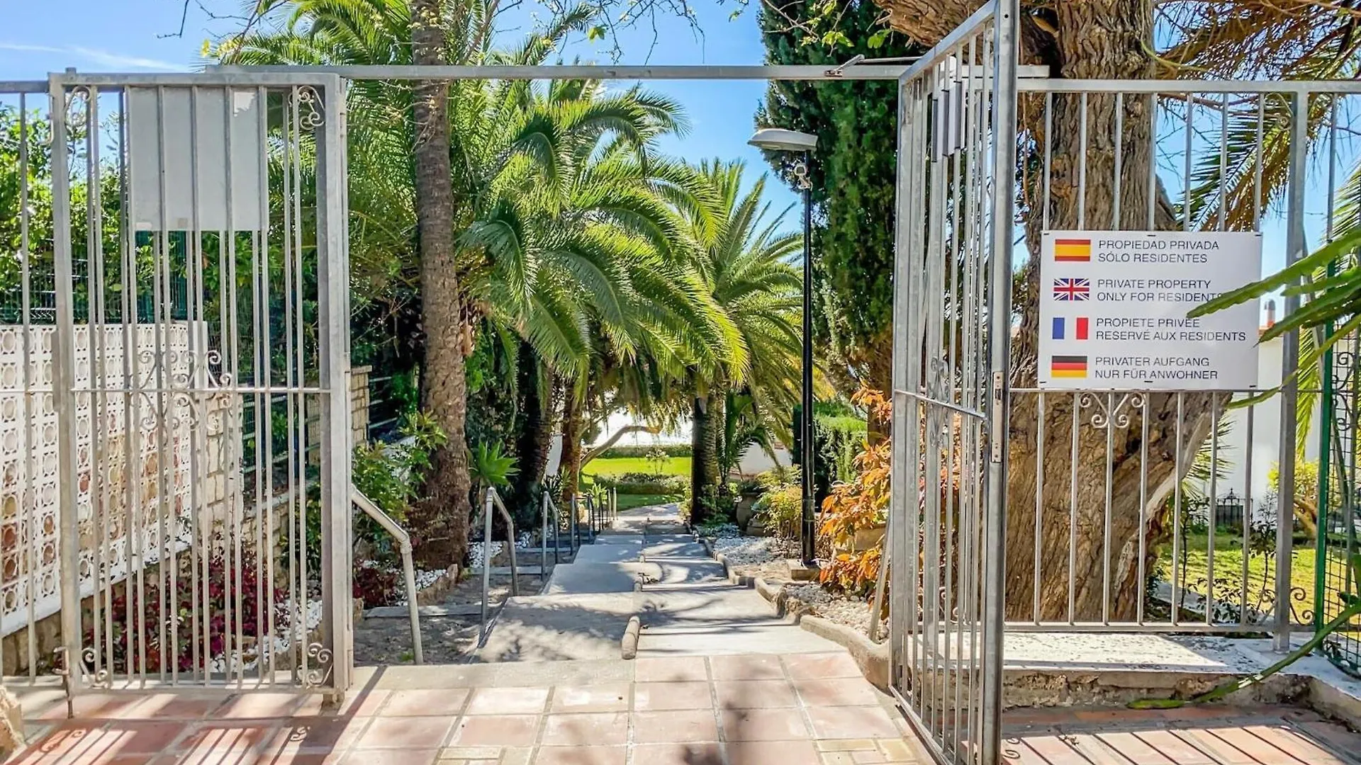 Beachside Apartment In Torremolinos