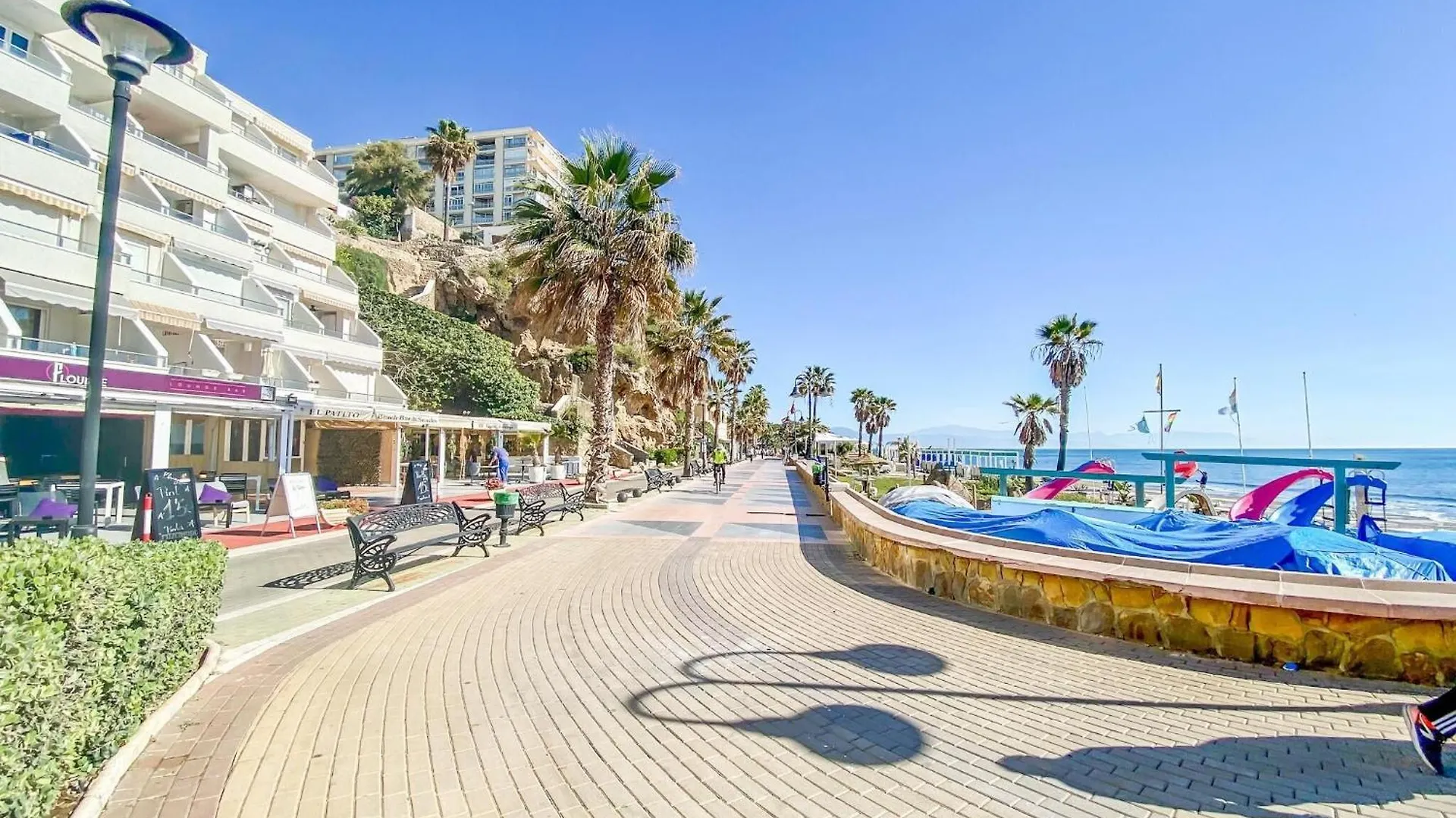 Beachside Apartment In Torremolinos Spanje