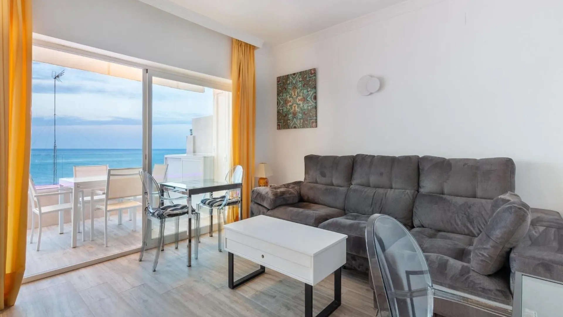Beachside Apartment In Torremolinos